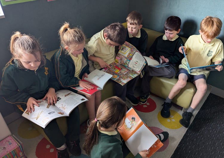 7 kindergarten students reading